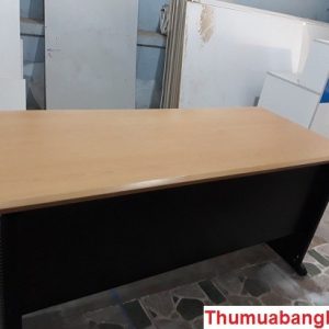 Thanh lý bàn làm việc 1m6 chân sắt cũ giá rẻ 1 Thanh lý bàn làm việc 1m6 chân sắt cũ giá rẻ 3