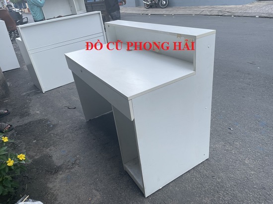 Quầy gỗ 60cmx1m2 màu trắng mới 90%   ban-quay Quầy gỗ 60cmx1m2 màu trắng mới 90%