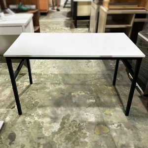 Thanh Lý Bàn Làm Việc Chân Sắt Giá Tốt