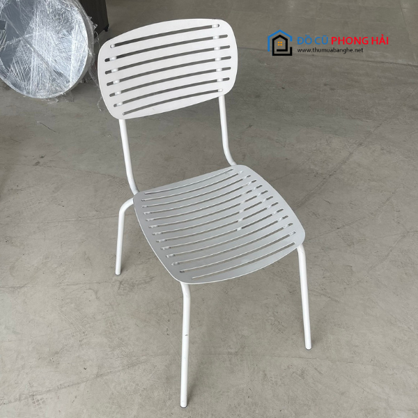 Thanh Lý Bộ Bàn Ghế Cafe Khung Sắt Trắng Hàng Tồn Kho 8-3 Thanh Lý Bộ Bàn Ghế Cafe Khung Sắt Trắng Hàng Tồn Kho