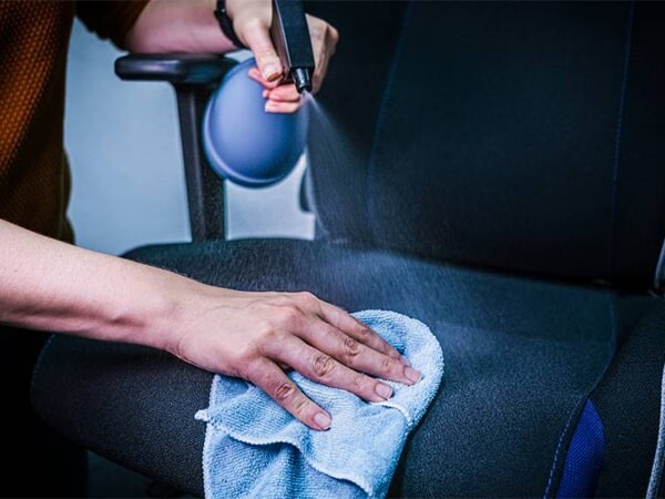 ve-sinh-ghe-van-phong Những lý do khiến bàn ghế văn phòng thanh lý được ưa chuộng  