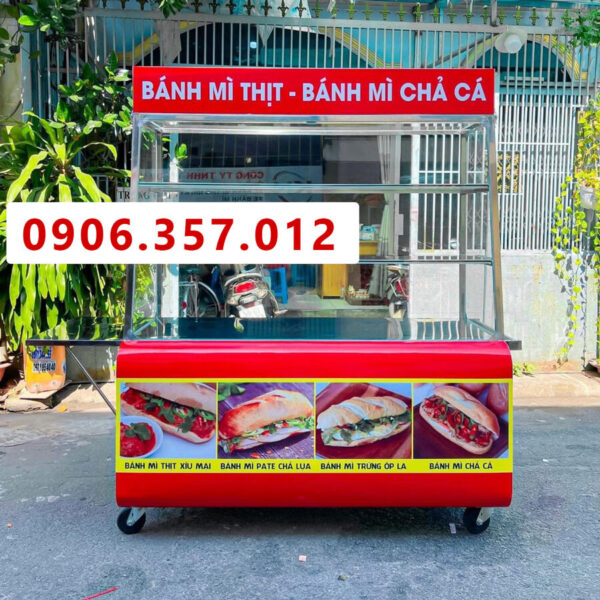 Xe bán bánh mì màu đỏ