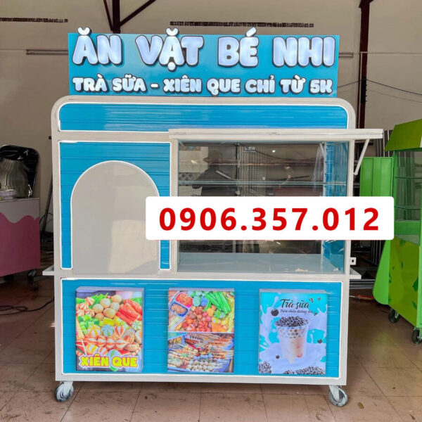 Xe đẩy bán xiên que đồ ăn vặt