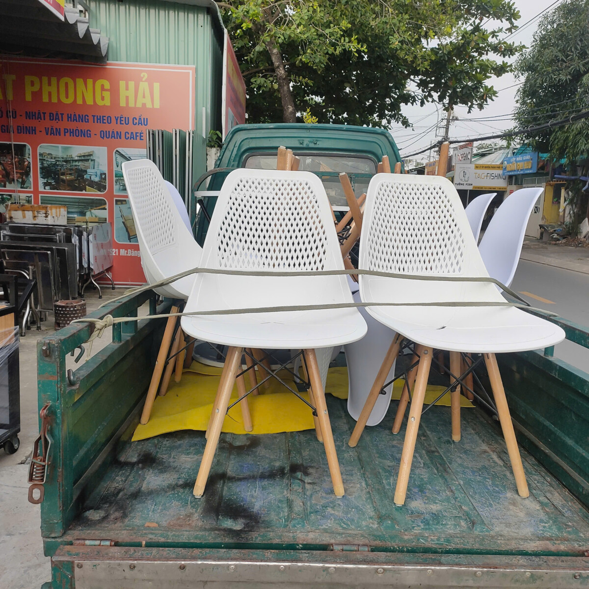 TOP 10 Địa Chỉ Mua Bán Bàn Ghế Cũ Tại TPHCM, Đồng Nai, Bình Dương, Long An thu-mua-ban-ghe-4 TOP 10 Địa Chỉ Mua Bán Bàn Ghế Cũ Tại TPHCM, Đồng Nai, Bình Dương, Long An