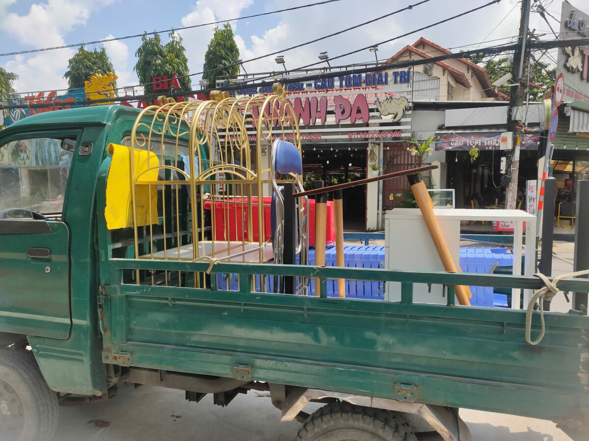 thu-mua-ban-ghe-cu-1 TOP 10 Địa Chỉ Mua Bán Bàn Ghế Cũ Tại TPHCM, Đồng Nai, Bình Dương, Long An  