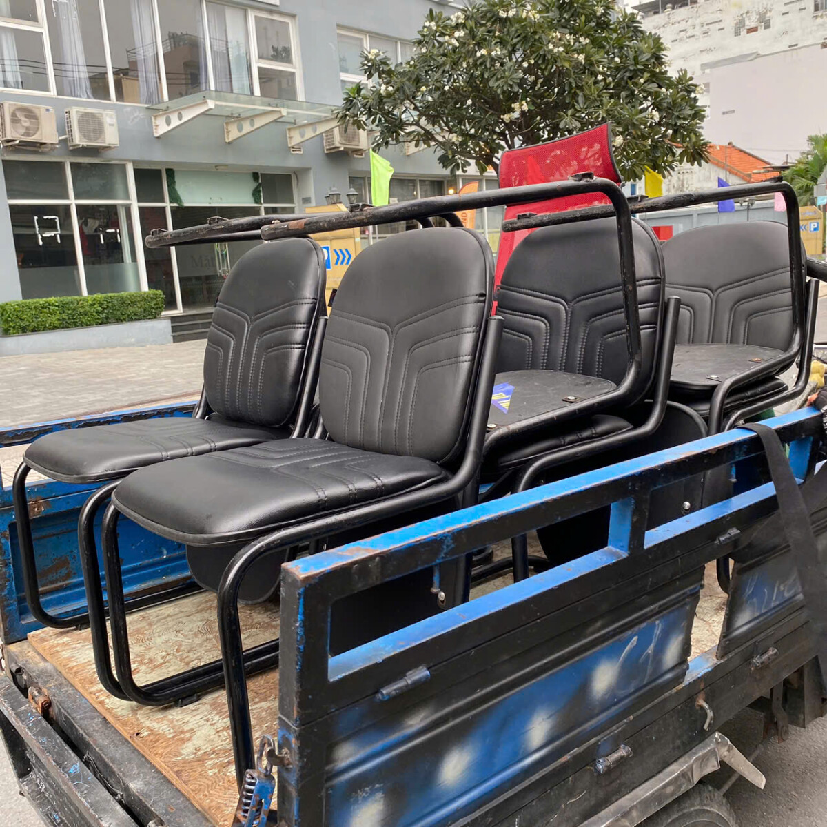 thu-mua-ban-ghe-cu-2 TOP 10 Địa Chỉ Mua Bán Bàn Ghế Cũ Tại TPHCM, Đồng Nai, Bình Dương, Long An  