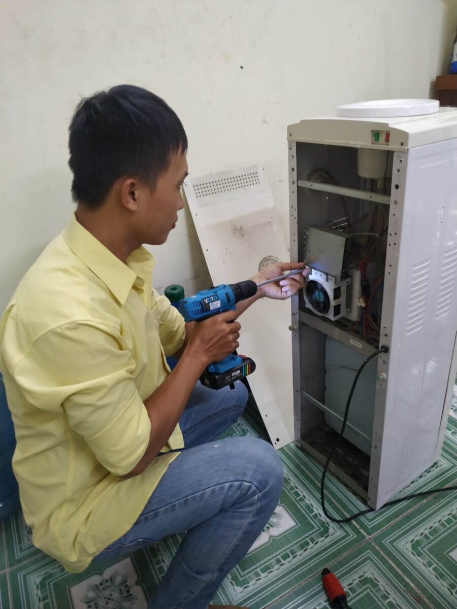 Địa Chỉ Thu Mua Bình Nóng Lạnh Cũ Giá Cao Tại TPHCM kiem-tra-cay-nuoc-nong-lanh Địa Chỉ Thu Mua Bình Nóng Lạnh Cũ Giá Cao Tại TPHCM