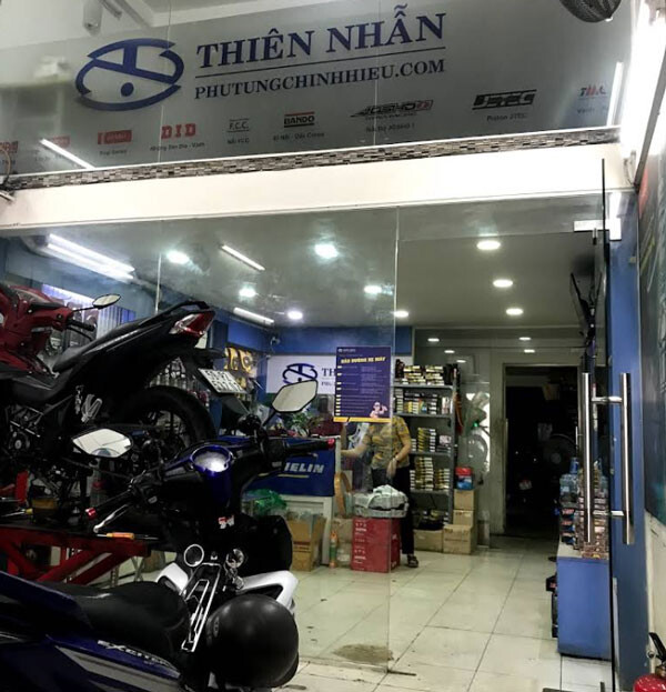 TOP 11 Địa Chỉ Cung Cấp Phụ Tùng Xe Honda, Yamaha Nổi Tiếng Tại TPHCM cua-hang-phu-tung-xe-chinh-hang TOP 11 Địa Chỉ Cung Cấp Phụ Tùng Xe Honda, Yamaha Nổi Tiếng Tại TPHCM