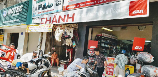 TOP 11 Địa Chỉ Cung Cấp Phụ Tùng Xe Honda, Yamaha Nổi Tiếng Tại TPHCM cua-hang-phu-tung-xe-may-chanh TOP 11 Địa Chỉ Cung Cấp Phụ Tùng Xe Honda, Yamaha Nổi Tiếng Tại TPHCM