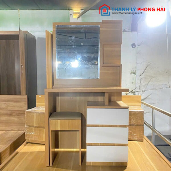 Thanh Lý Bàn Trang Điểm Gỗ CN Kèm Đôn Mới 99%