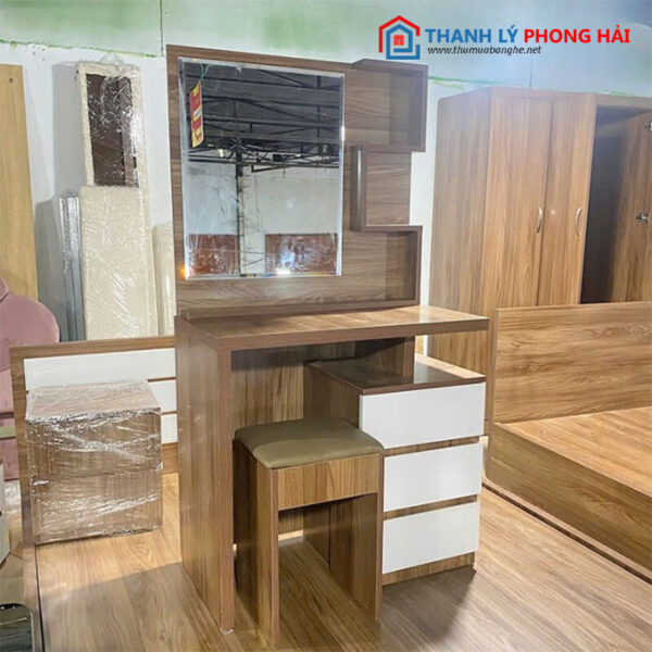 Thanh Lý Bàn Trang Điểm Gỗ CN Kèm Đôn Mới 99%