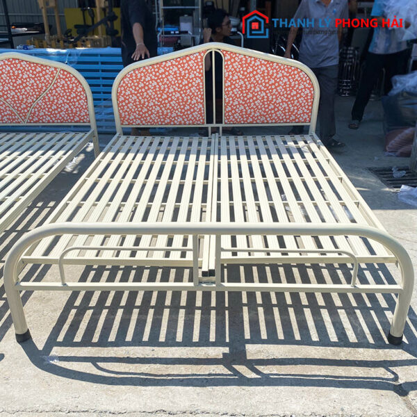 Thanh Lý Giường Sắt 1m6 Tựa Mẫu Hoa Văn Mới 99%