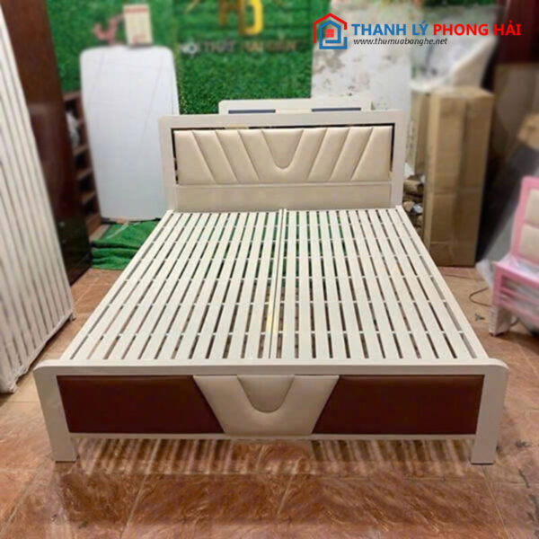 Thanh Lý Giường Sắt Ốp Nệm Màu Kem 1m6 Mới 99%