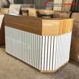 Thanh Lý Quầy Lễ Tân Gỗ Sọc Dọc Mới 99%