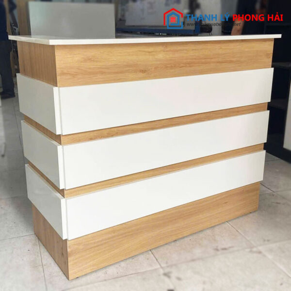 Thanh Lý Quầy Lê Tân Kẻ Sọc Ngang Mới 99%