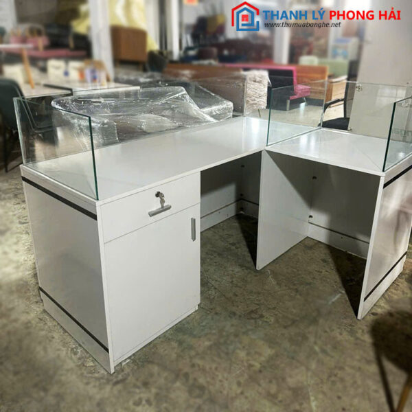 Thanh Lý Quầy Lễ Tân Phối Kính Bền Đẹp Mới 99%