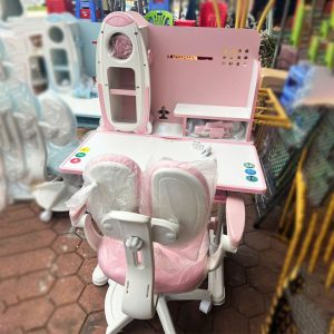 Bàn Học Cho Bé Màu Hồng Kèm Ghế Xoay Mới 99%