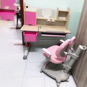 Bàn Học Thông Minh Màu Hồng Kèm Ghế Mới 99%