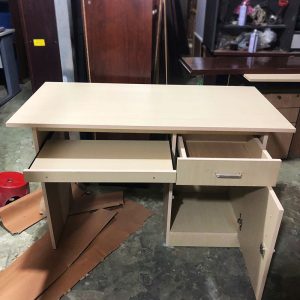 Bàn Làm Việc Có Ngăn Bàn Phím 1m2 Mới 99% (Nhiều Màu)