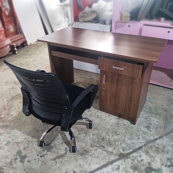 Bàn Làm Việc Có Ngăn Bàn Phím 1m2 Mới 99%