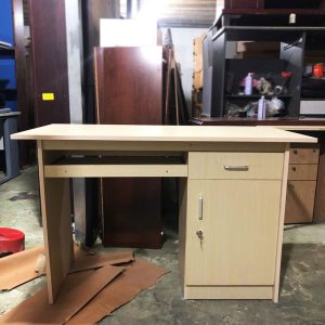 Bàn Làm Việc Có Ngăn Bàn Phím 1m2 Mới 99% (Nhiều Màu)