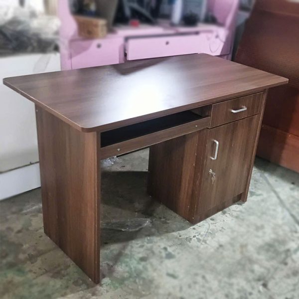 Bàn Làm Việc Có Ngăn Bàn Phím 1m2 Mới 99%