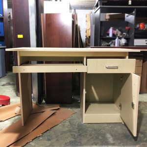 Bàn Làm Việc Có Ngăn Bàn Phím 1m2 Mới 99% (Nhiều Màu)