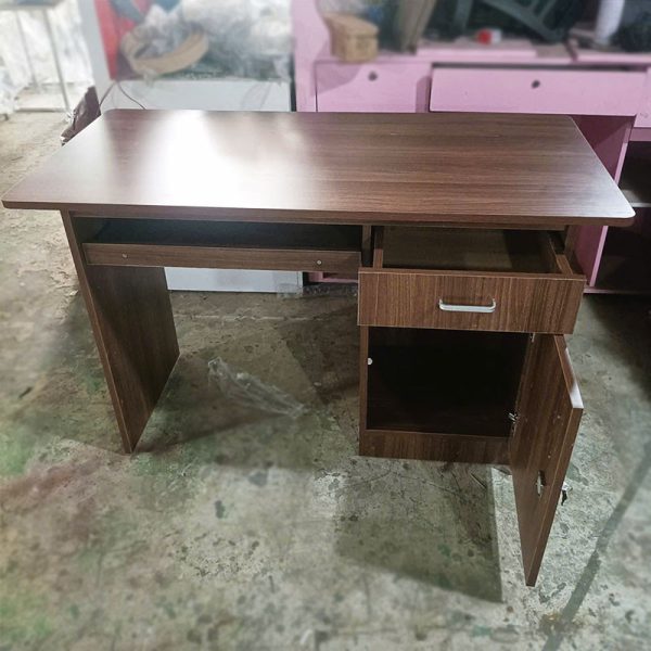 Bàn Làm Việc Có Ngăn Bàn Phím 1m2 Mới 99%