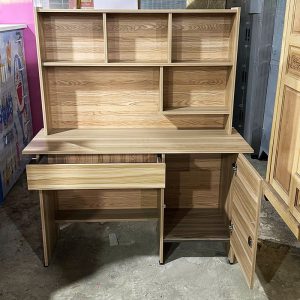 Bàn Học Gỗ MDF Phủ Melamine 1m15 Kèm Kệ Mới 99%