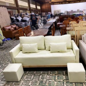 Sofa Màu Trắng Kèm Gối Và 2 Đôn Vuông Mới 99%