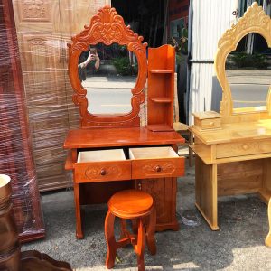 Bàn Trang Điểm 80cm Gỗ Thông Màu Nâu Đỏ Mới 99% 2 Bàn Trang Điểm 80cm Gỗ Thông Màu Nâu Đỏ Mới 99%