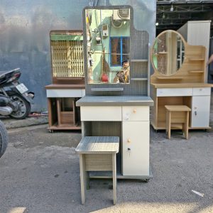 Thanh Lý Bàn Trang Điểm 60x40cm Kèm Ghế Mới 99%