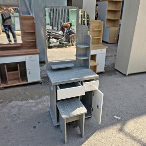 Thanh Lý Bàn Trang Điểm 60x40cm Kèm Ghế Mới 99% 2 Thanh Lý Bàn Trang Điểm 60x40cm Kèm Ghế Mới 99% 4