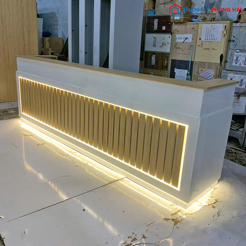 Quầy Tiếp Tân Chữ L Có Đèn LED Trang Trí Mới 99% quay-le-tan-2 Quầy Tiếp Tân Chữ L Có Đèn LED Trang Trí Mới 99%
