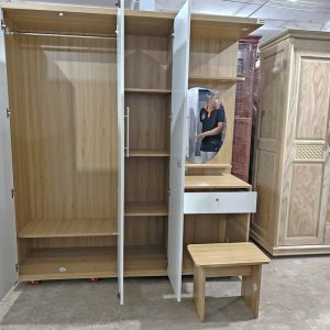 Tủ Quần Áo Kèm Bàn Trang Điểm 1M8X2M Mới 99% (Nhiều Mẫu) 3 Tủ Quần Áo Kèm Bàn Trang Điểm 1M8X2M Mới 99% (Nhiều Mẫu) 10
