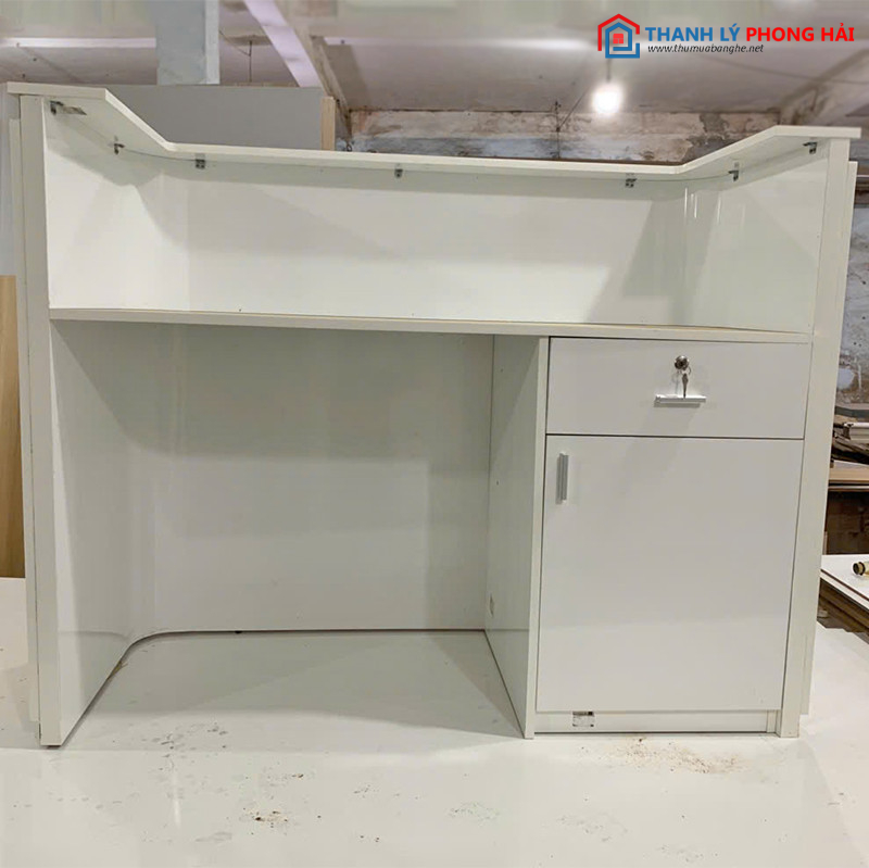 Thanh Lý Quầy Lễ Tân Trắng Giả Vân Đá Hiện Đại Mới 99% quay-le-ta-trang-1 Thanh Lý Quầy Lễ Tân Trắng Giả Vân Đá Hiện Đại Mới 99%