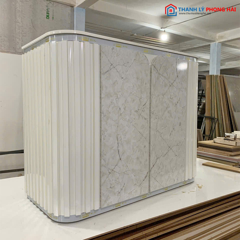 Thanh Lý Quầy Lễ Tân Trắng Giả Vân Đá Hiện Đại Mới 99% quay-le-ta-trang-2 Thanh Lý Quầy Lễ Tân Trắng Giả Vân Đá Hiện Đại Mới 99%