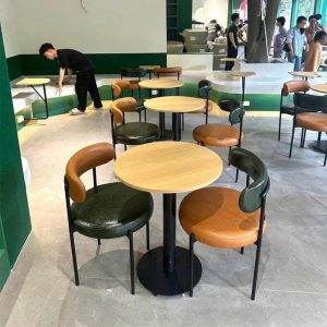 bàn ghế cafe tựa cong